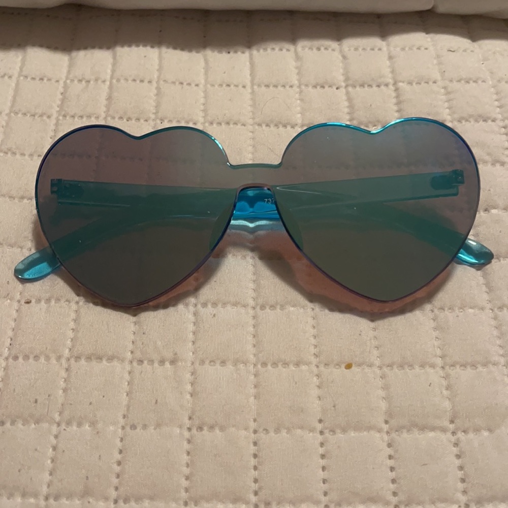 Blue lens heart sunglasses New